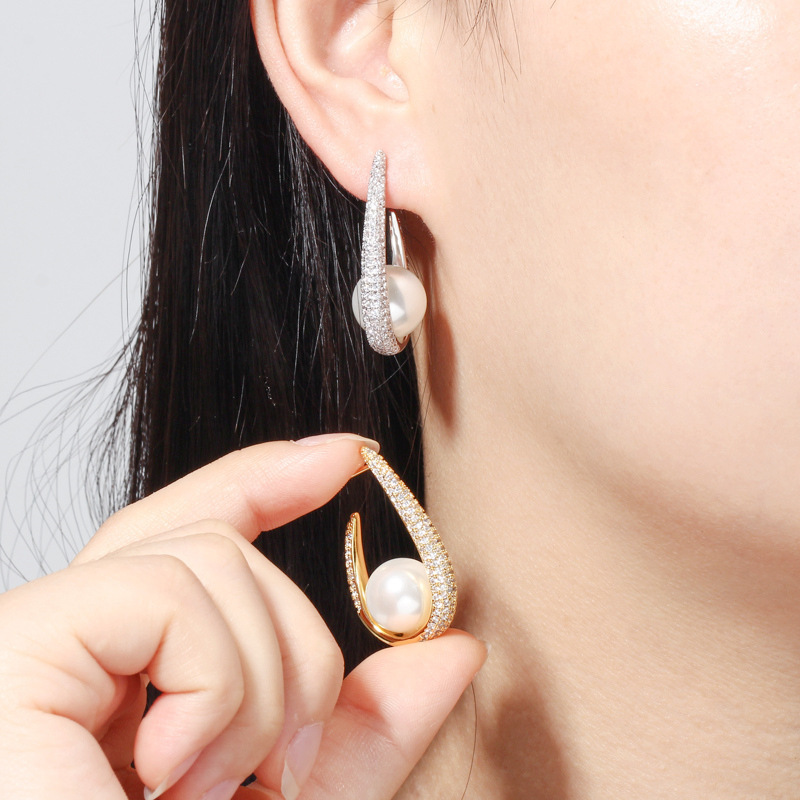 1 Pair Elegant Classic Style Geometric Plating Inlay Brass Imitation Pearl Zircon Gold Plated Drop Earrings