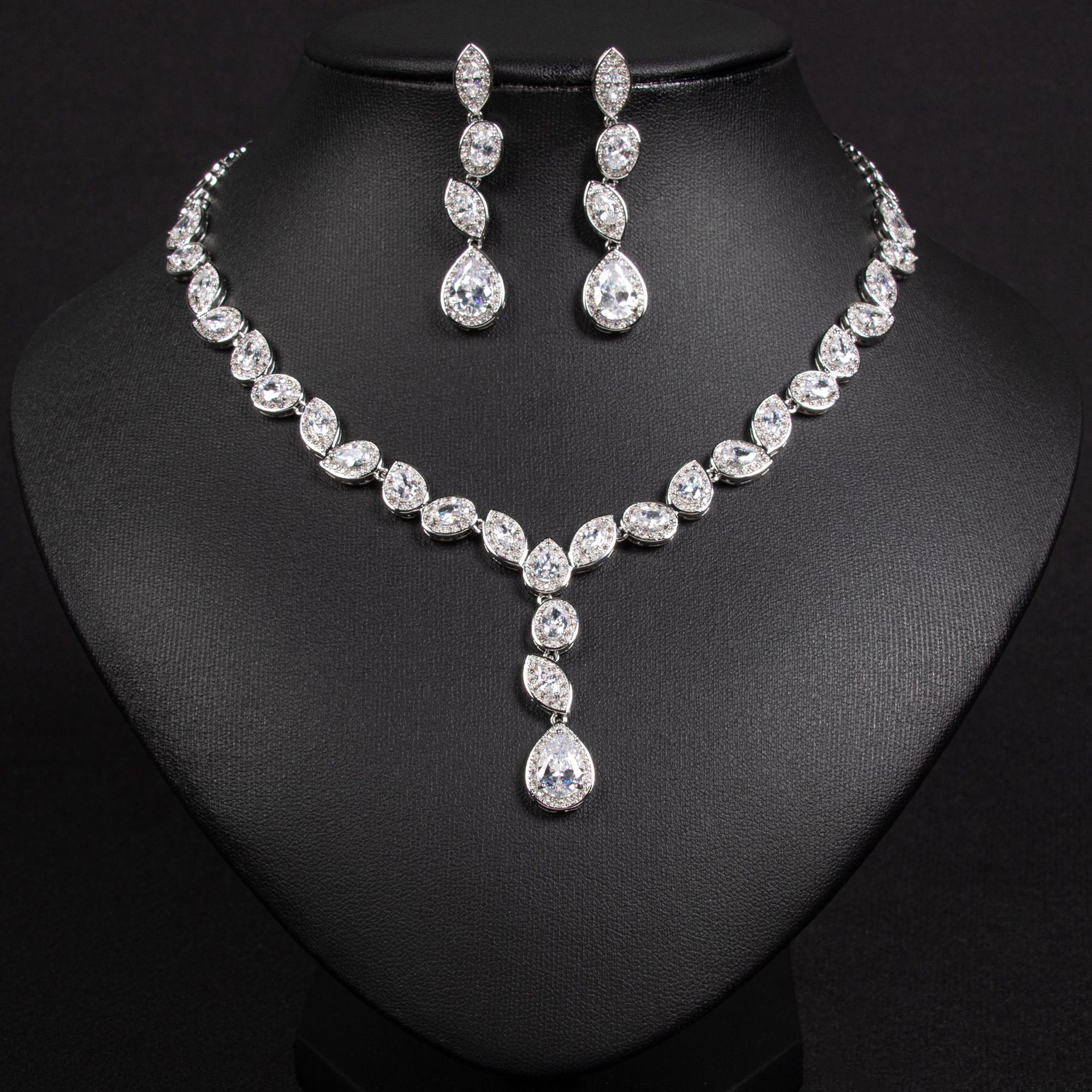 Fashionable Sparkling Zircon Waterdrop Necklace Earring Set Wedding Jewelry For Women Lightweight Luxury Style Copper Material