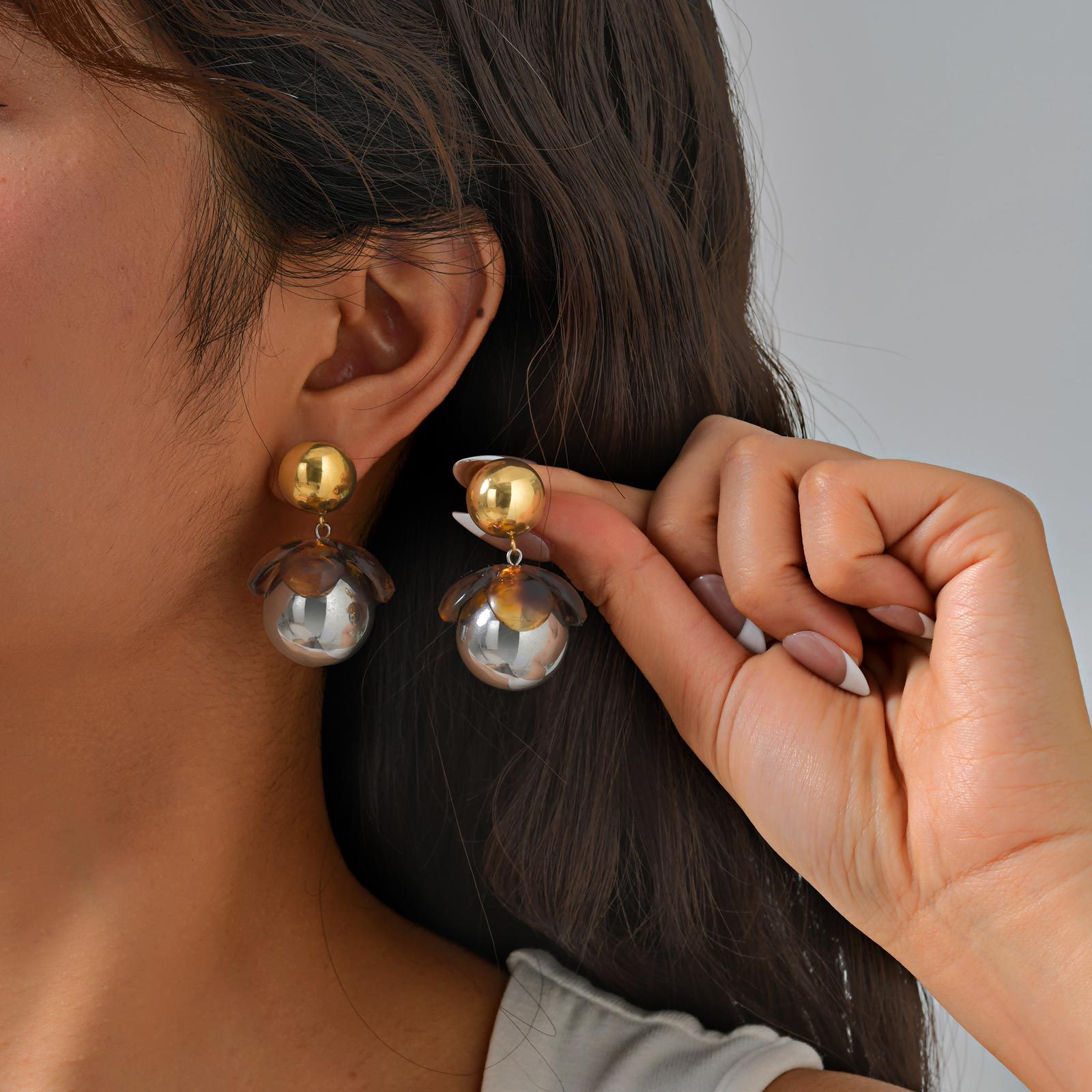 1 Pair Elegant Classical Romantic Ball 201 Stainless Steel Drop Earrings
