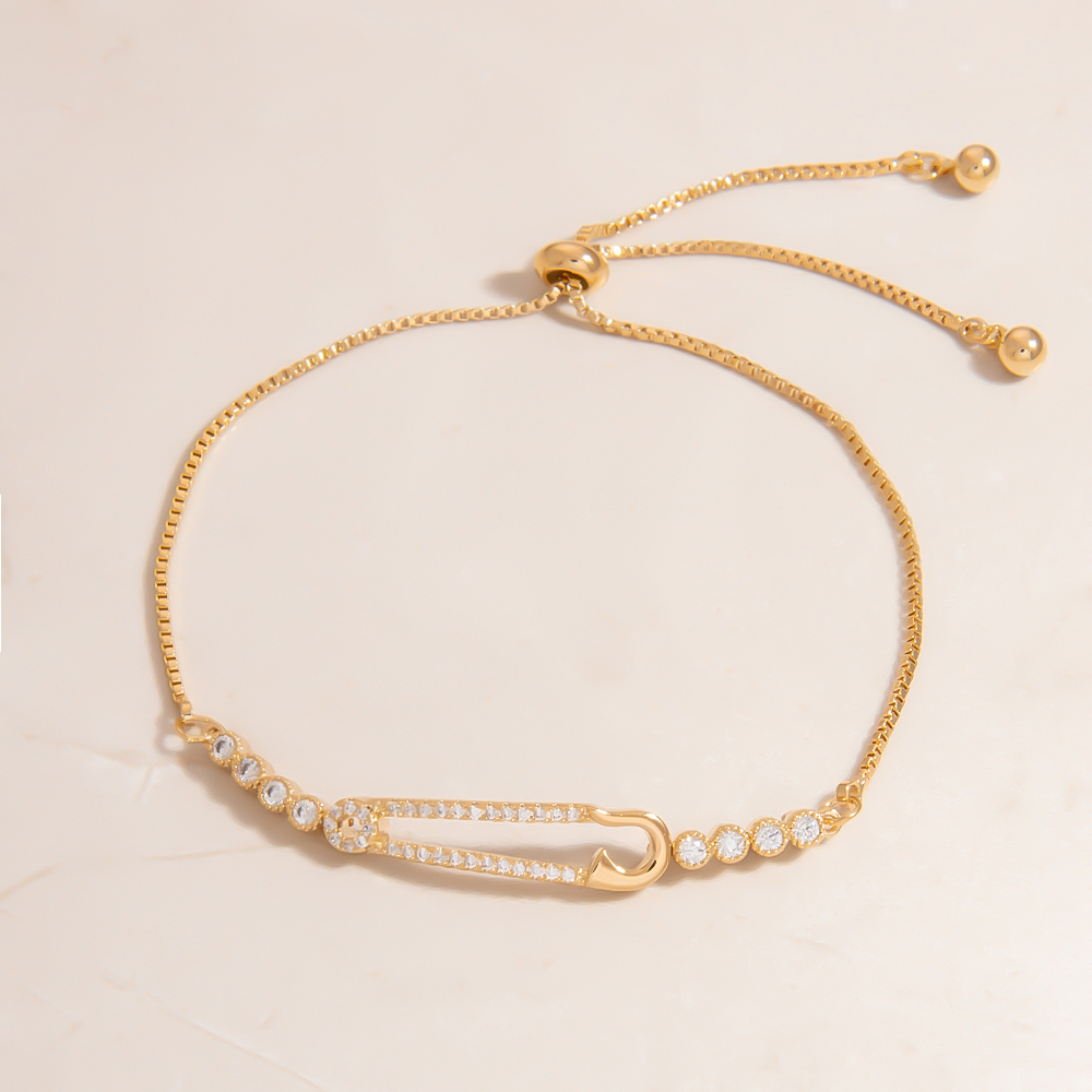 Summer New Style Hand Chain Embedded White Stone Four Leaf Grass Versatile Design Women's Jewelry Accessory Elegant Simple Classic