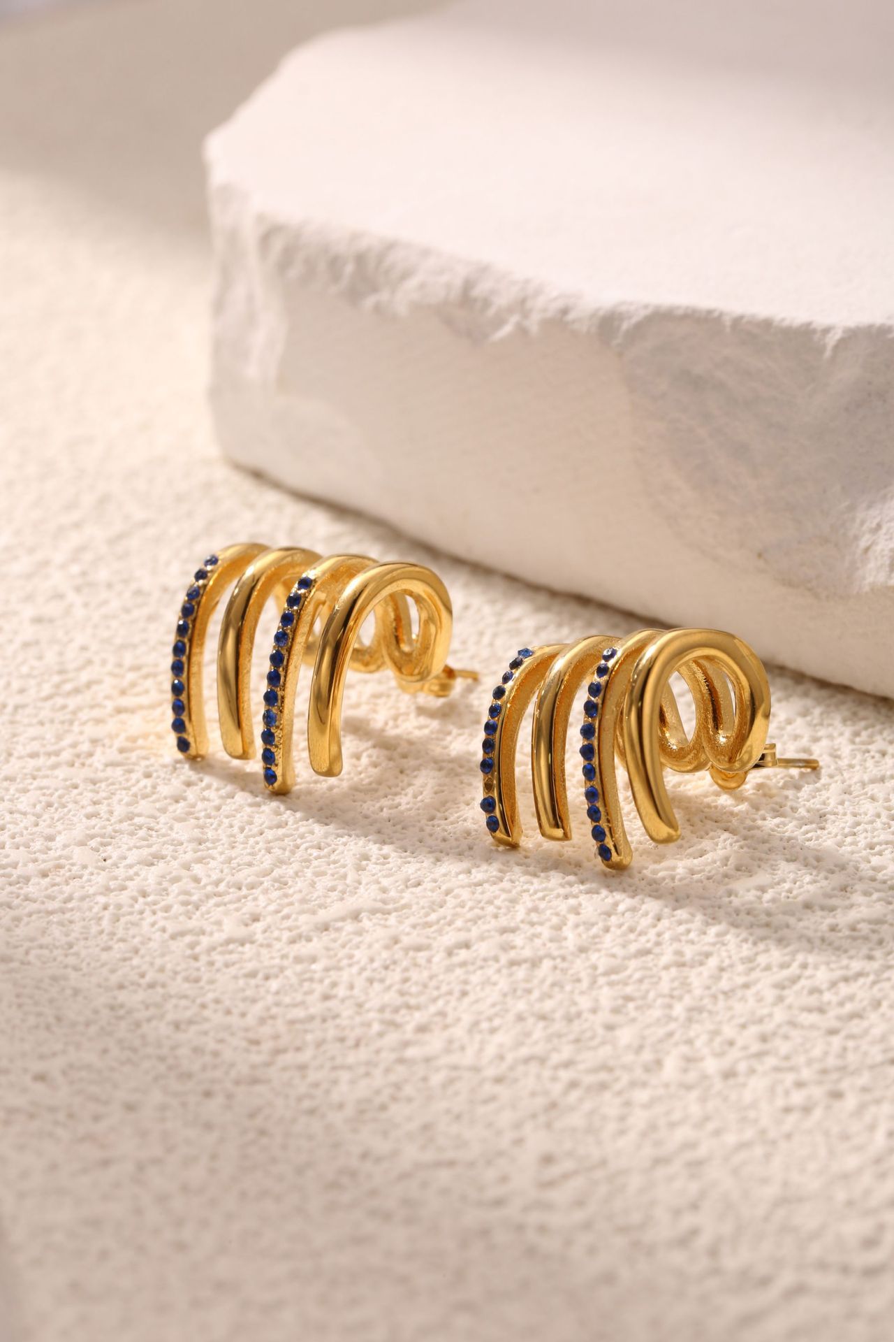 Retro Four-Claw Ear Row Stainless Steel Earrings For Women, Exquisite And Fashionable French Design, Irregular  Earrings