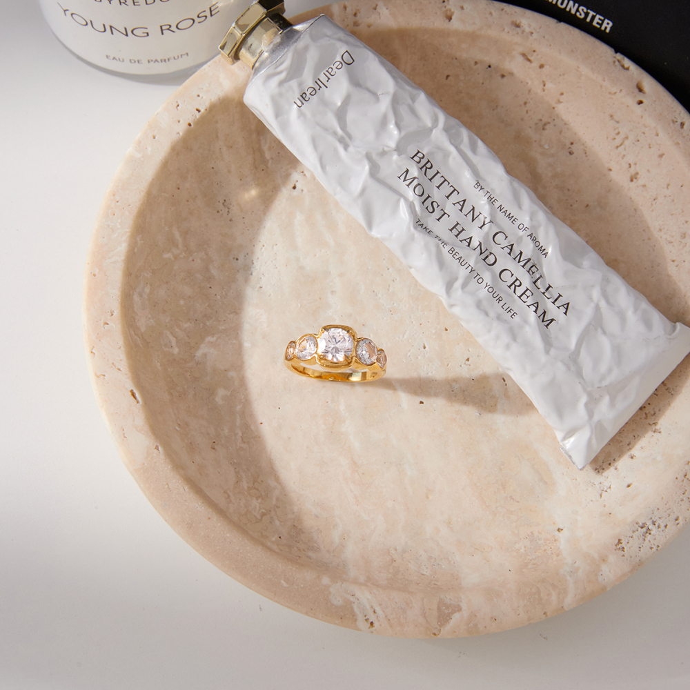 Women's Classic Style 18K Gold Stainless Steel + Zircon Round White Zircon Inlaid Ring Size 7