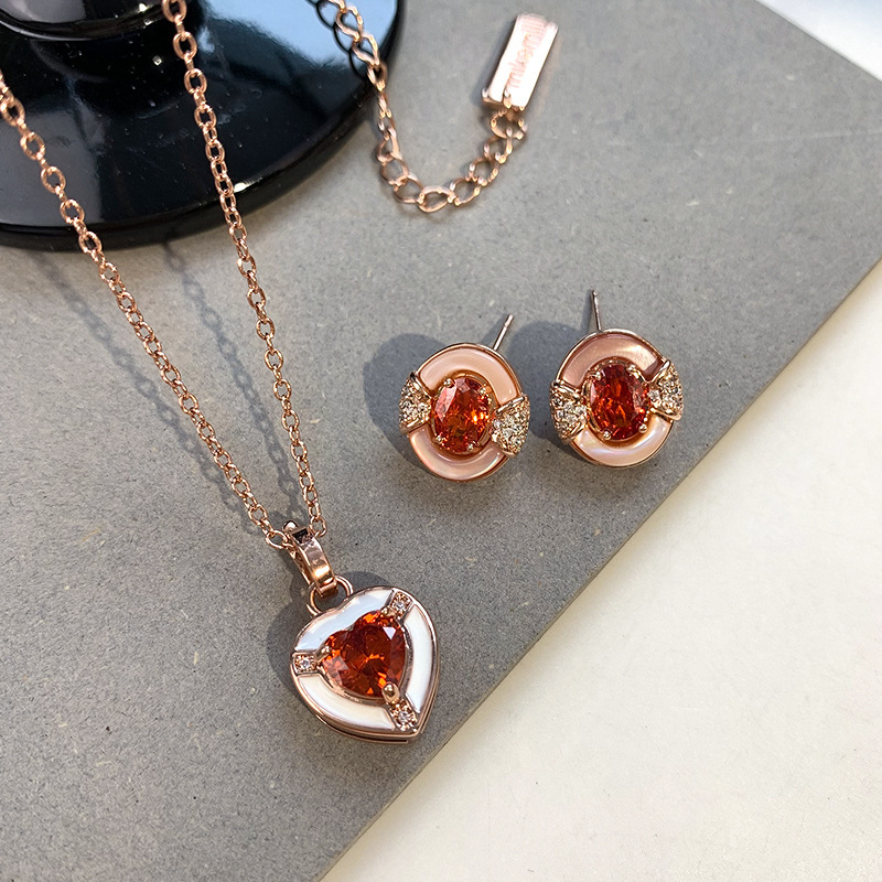 Pink Zircon Heart Pendant Necklace Women Summer Accessory Luxury Dainty Heart Clavicle Chain Fashion Jewelry Copper Plated