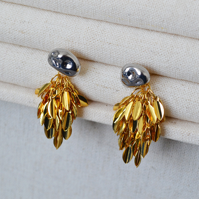 1 Pair Simple Style Classic Style Solid Color Tassel Plating Brass Ear Studs