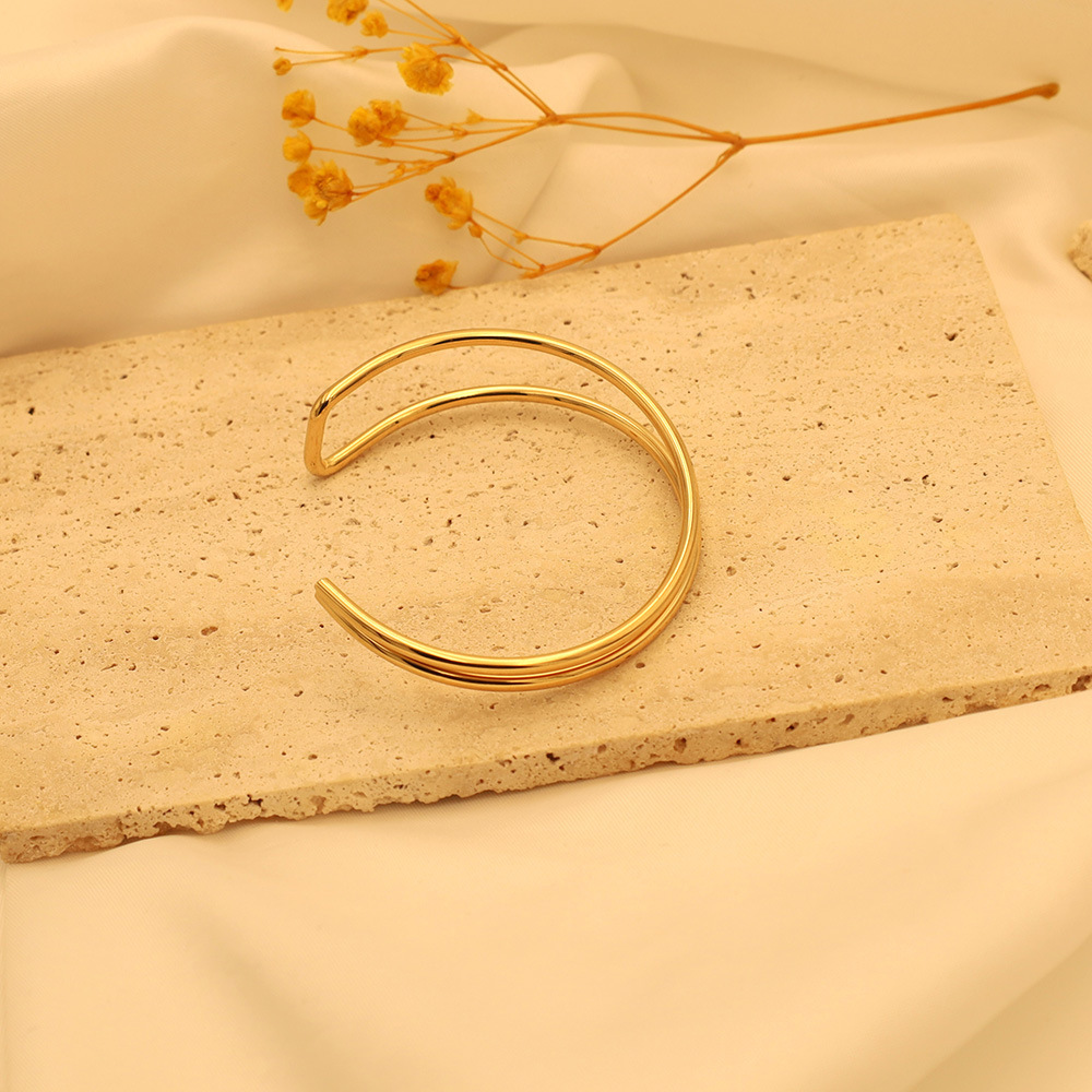 Real Gold Plated Solid Color 304 Stainless Steel Elegant Lady Waterproof Non Tarnish Titanium Steel Bangle