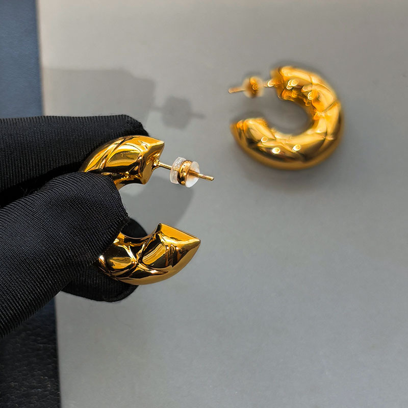 Golden Rhombus Pattern Earrings Women's Fashion Elegant Unique High-End Feelings Rose Story Geometric Design Copper Jewelry