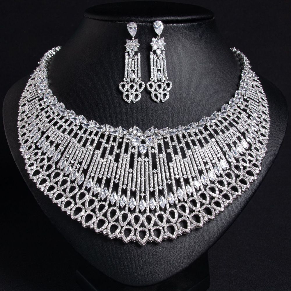 Fashionable Heavywork Pattern Full Diamond Necklace Set Luxury Hollow Texture Earrings Drop Shape Copper Jewelry For Women