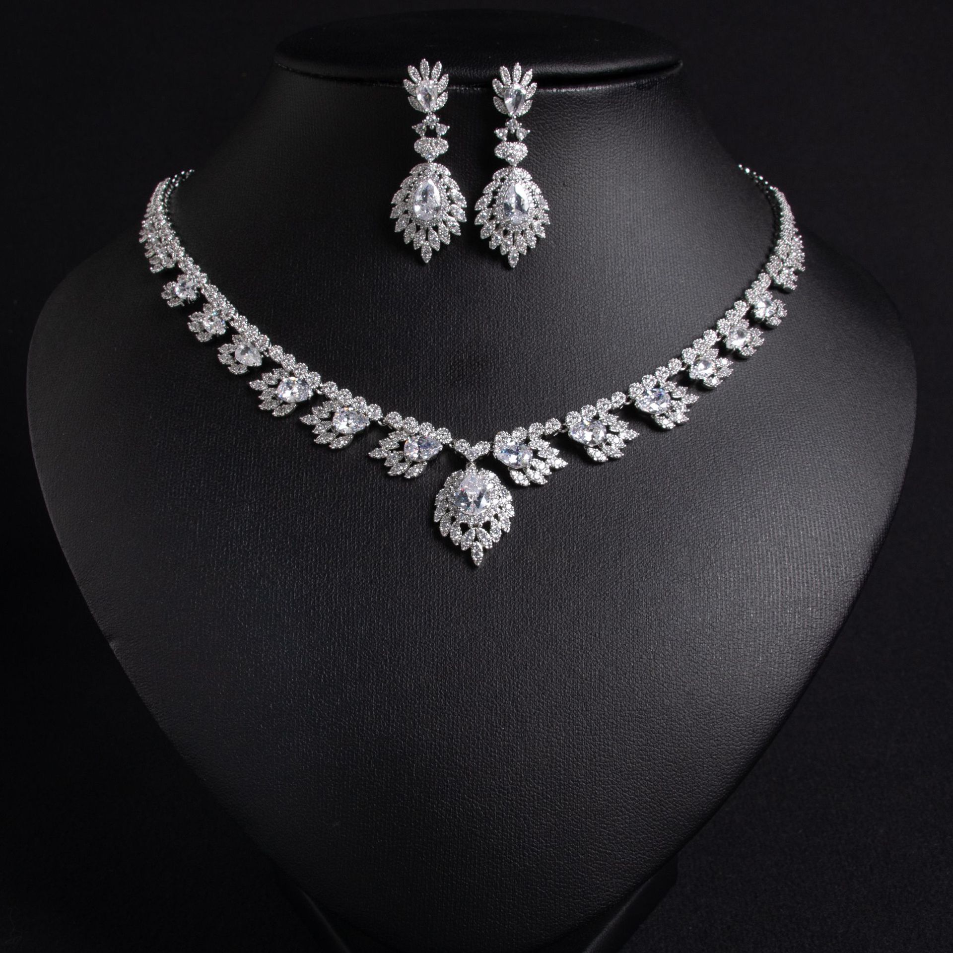 Elegant Floral Zircon Necklace And Earring Set For Women Simple High-End Luxury Jewelry Accessories Trendy Copper Material