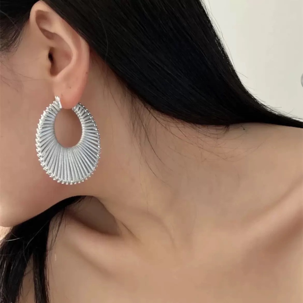 Handcrafted Spiral Earrings Women's Simple Fashionable Vintage Geometric Pattern Round Design Plated Copper Jewelry Accessories