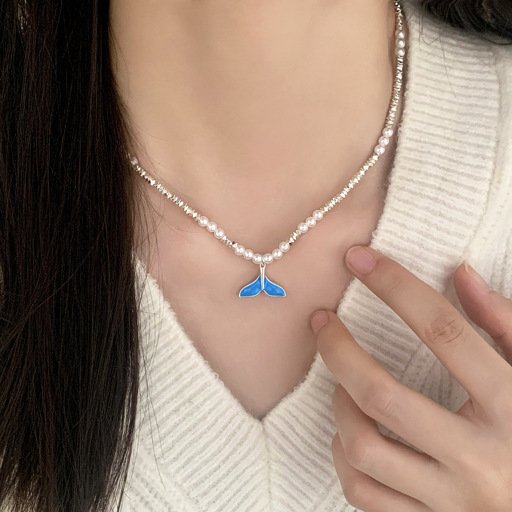 Elegant French Style Pearl Fish Tail Necklace Women's Luxury Minimalist Silver Dust Lockbone Chain Geometric Pattern Fashion Jewelry