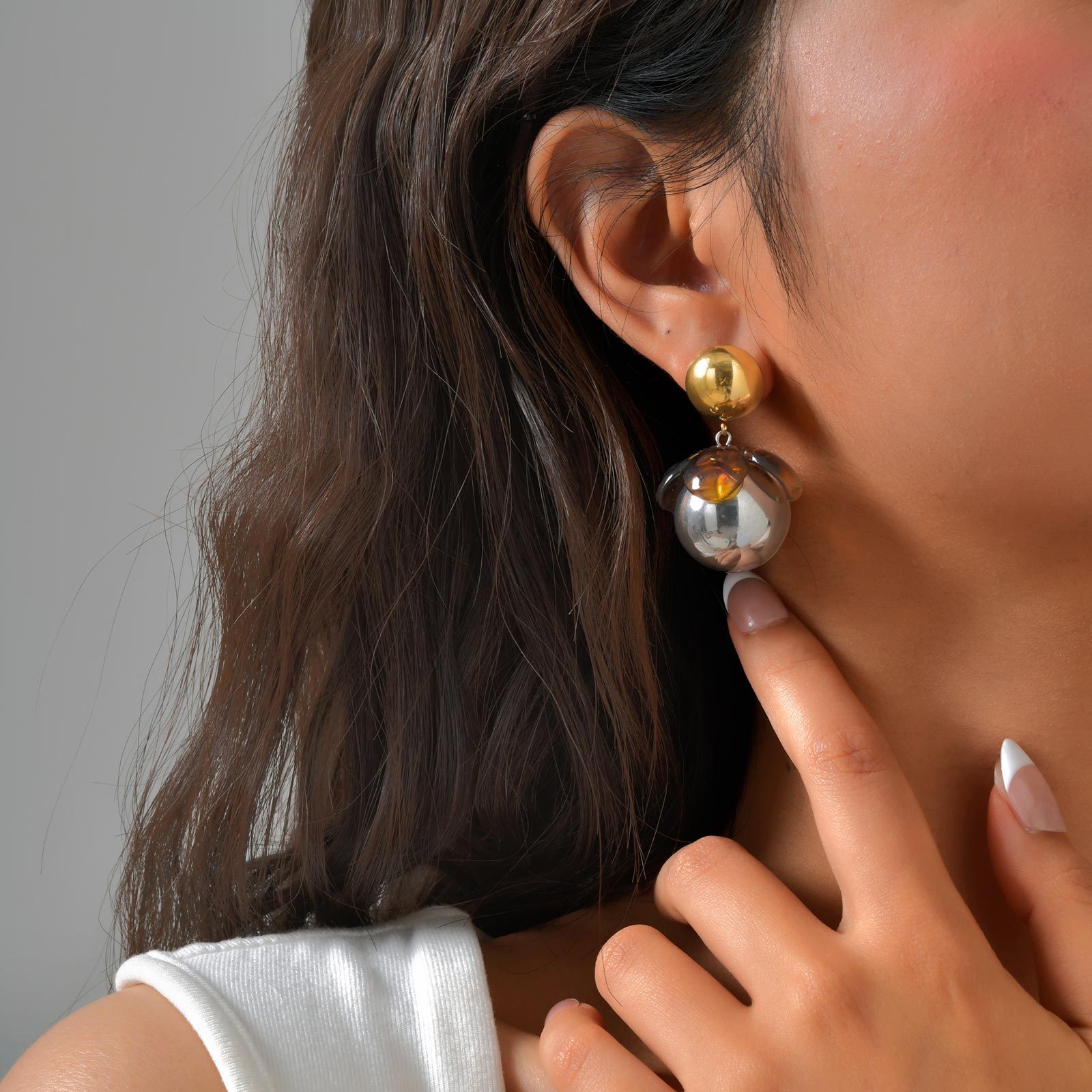 1 Pair Elegant Classical Romantic Ball 201 Stainless Steel Drop Earrings
