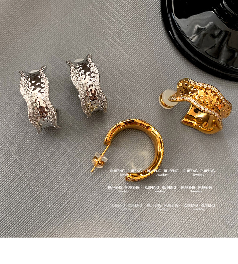 Minimalist Silver Metal Wave Pattern Earrings Women's High-End Luxury Sensation Studs Fashion Jewelry Ear Decorations