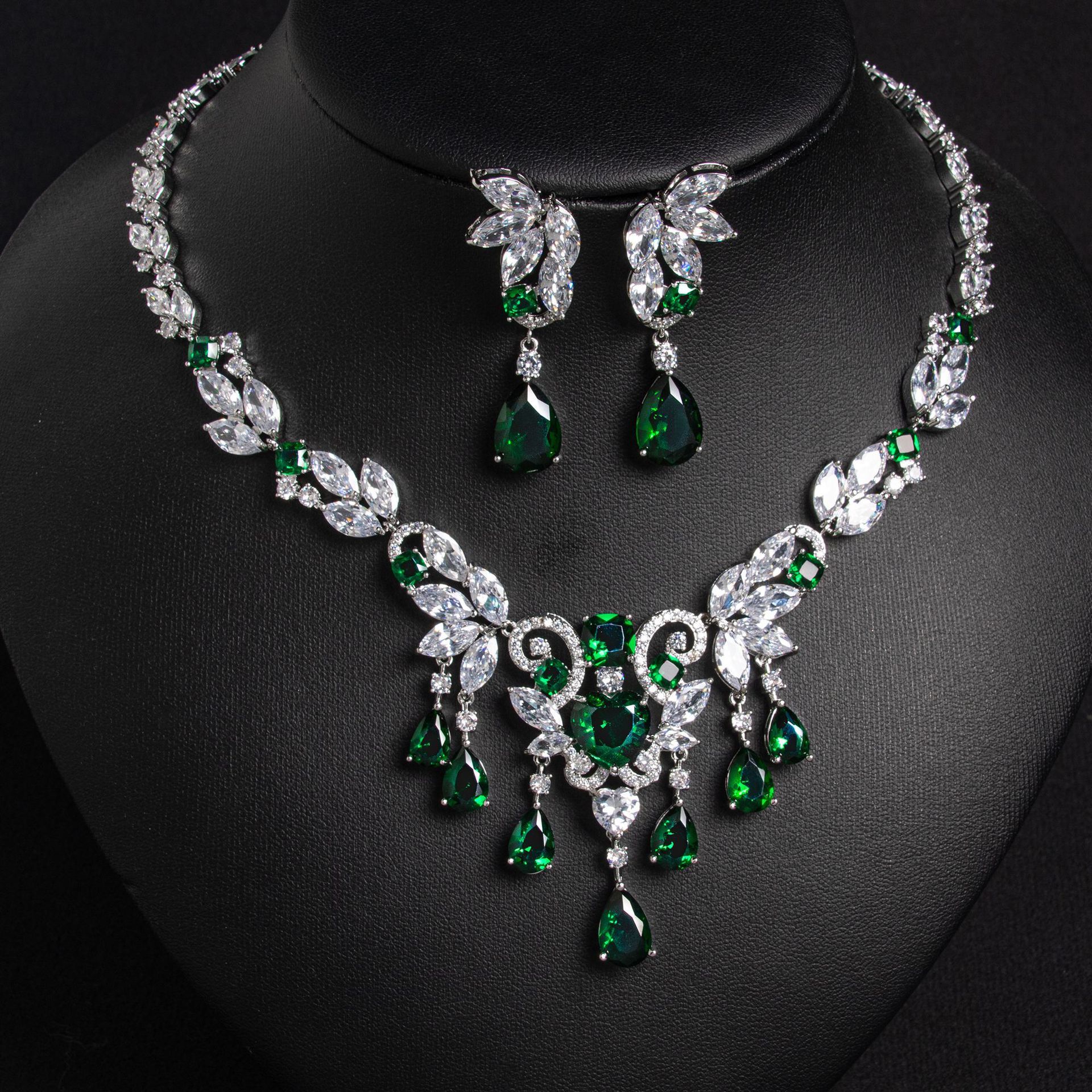 Wedding Couple Symmetrical Tassel Necklace Earrings Set Zirconia Ornament Two-Piece Set Luxury Style Copper Material Women