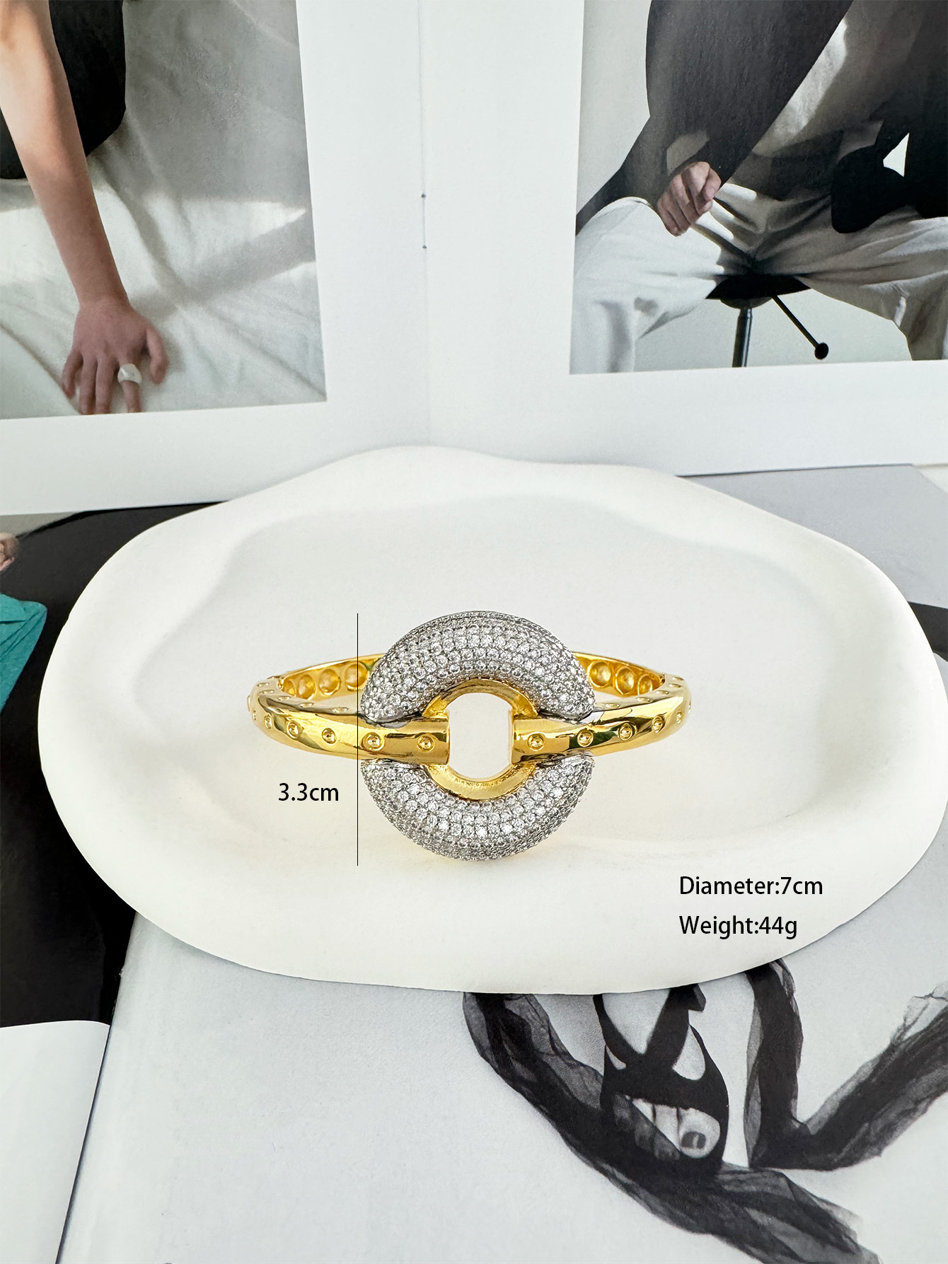 Vintage Style Classic Style Circle Butterfly Brass 18K Gold Plated Zircon Bangle In Bulk