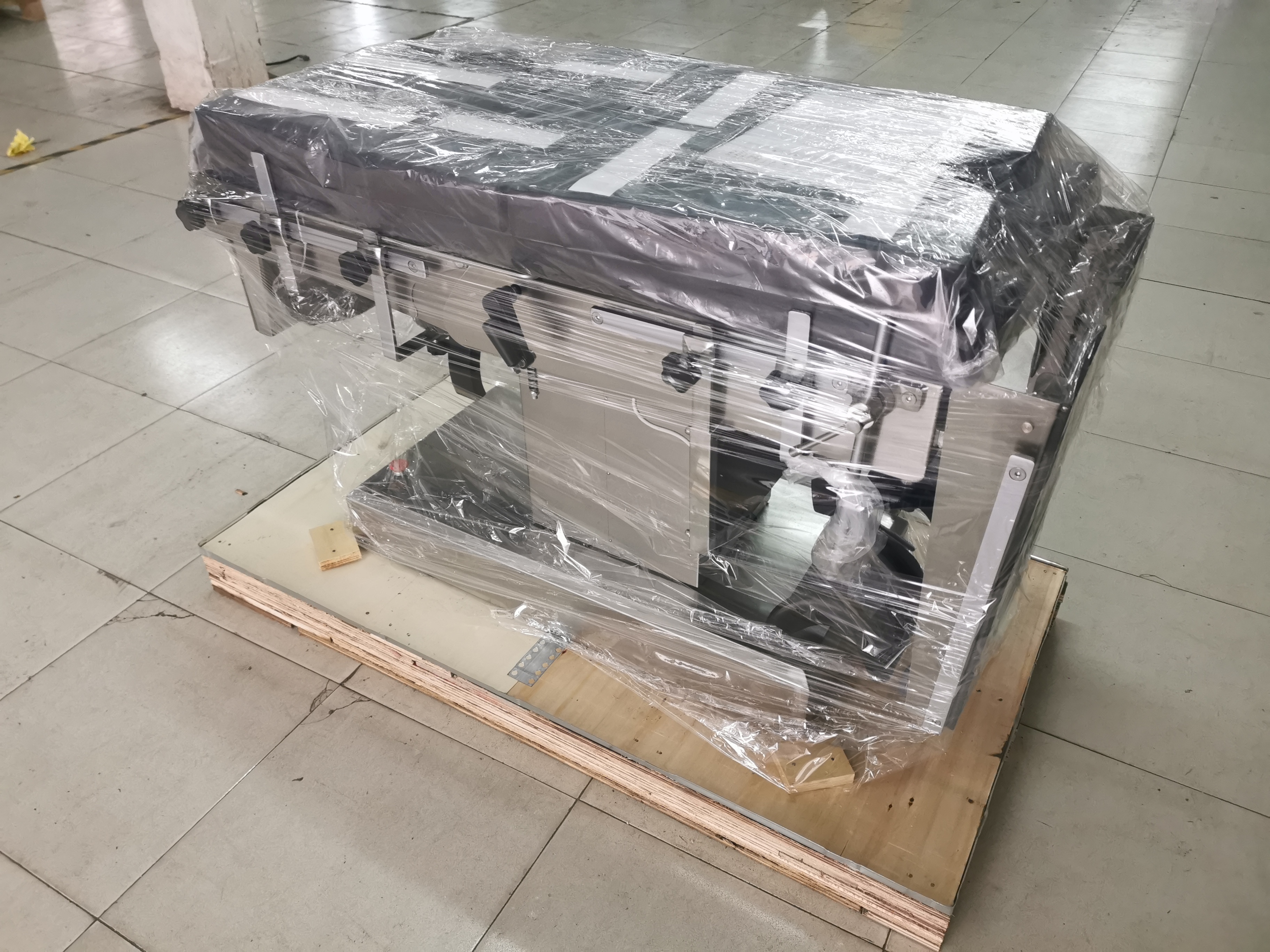 Electric Operating Table Muti-function Surgical Table BXOT-90B