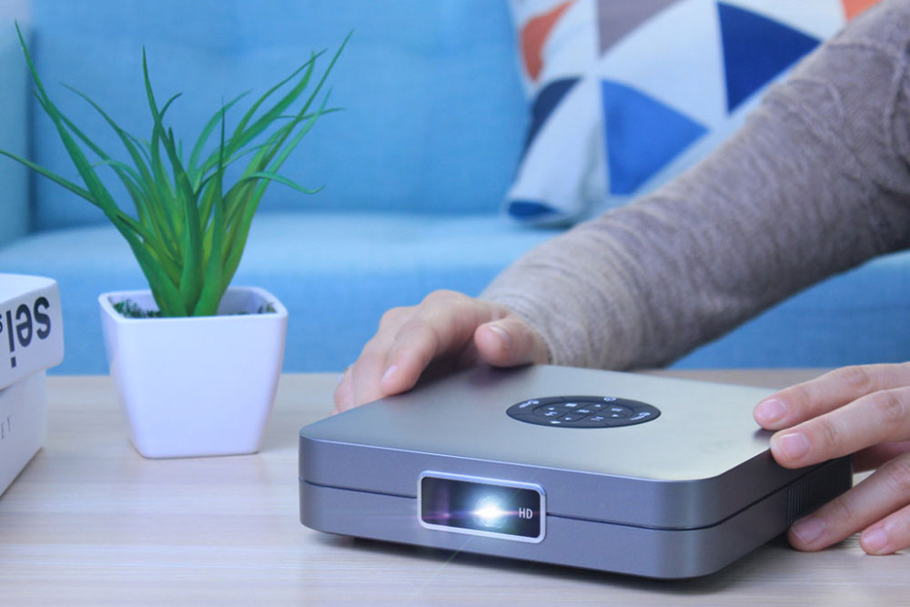 K1 Portable WiFi DLP Projector 400 Ansi Lumens Andriod 7.1 2GB + 32GB 100 Inch Picture