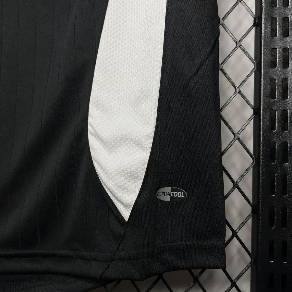 06-07Real Madrid away Retro jerseys