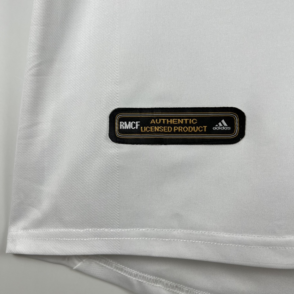 01-02Real Madrid home Retro jerseys