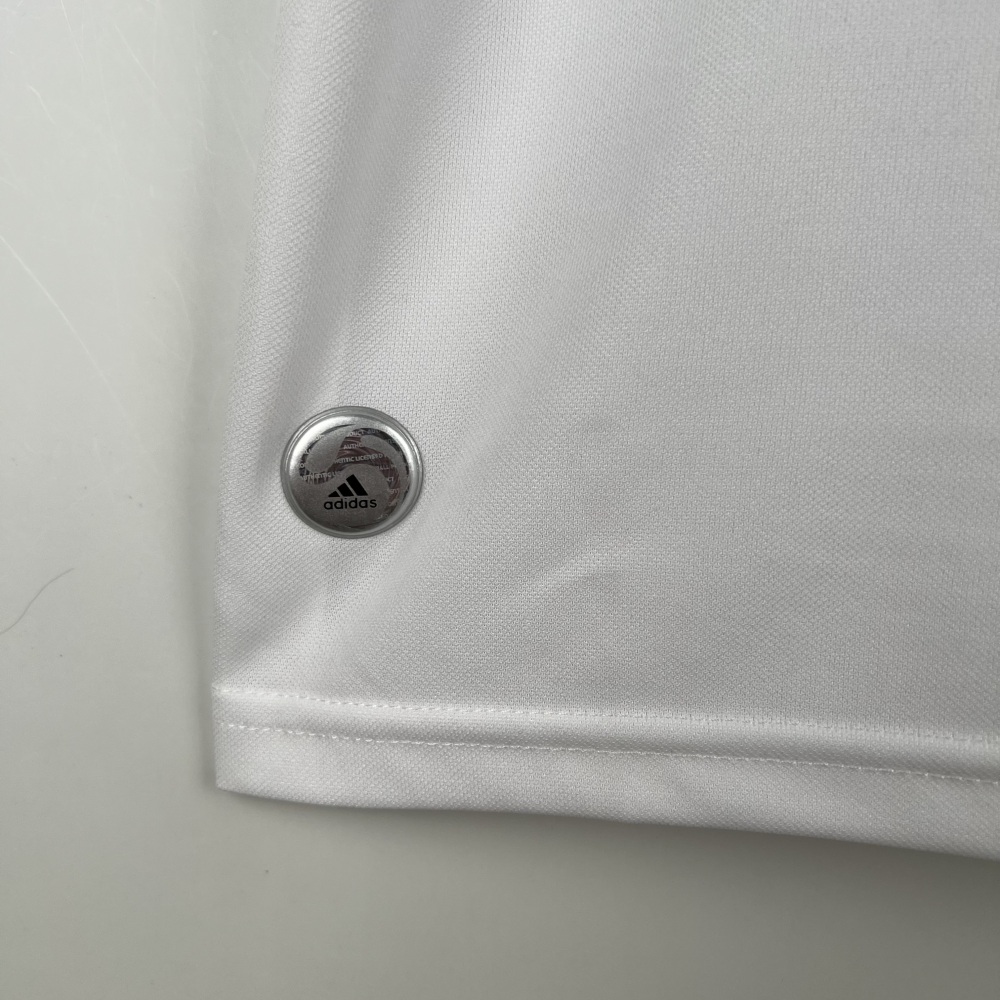 08-09Real Madrid home Retro jerseys