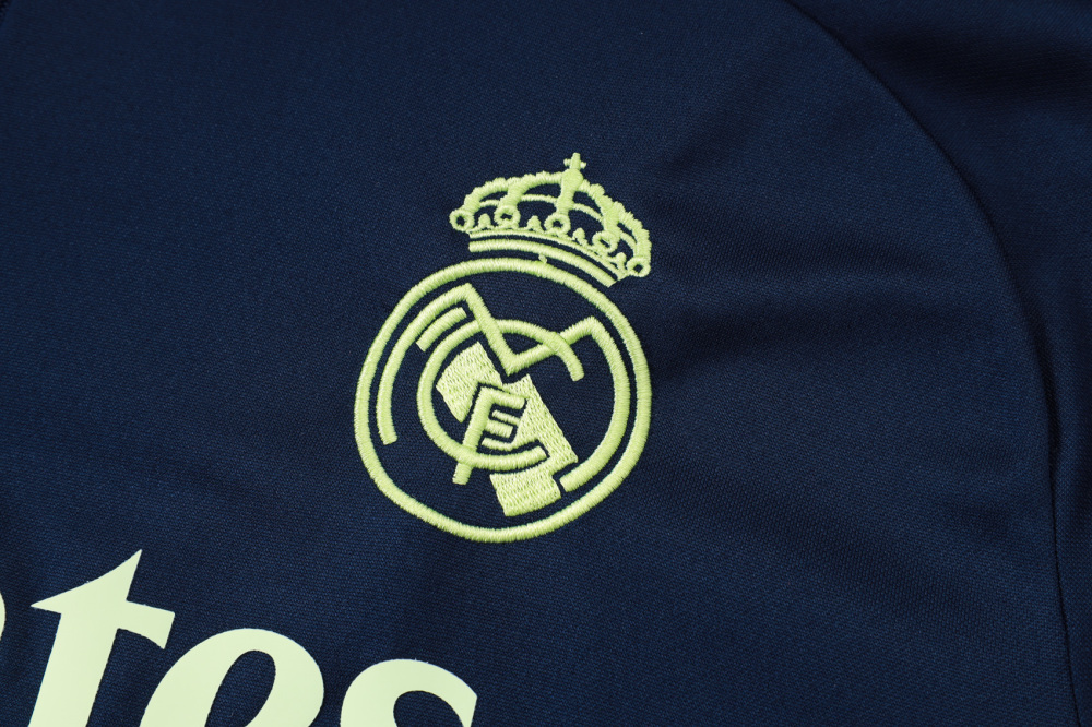 B2528 # _2526 Half Pull Real Madrid on Blue