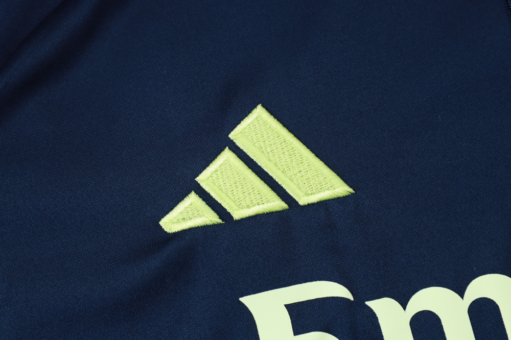 B2528 # _2526 Half Pull Real Madrid on Blue