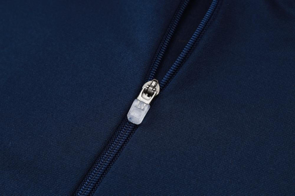 B2528 # _2526 Half Pull Real Madrid on Blue