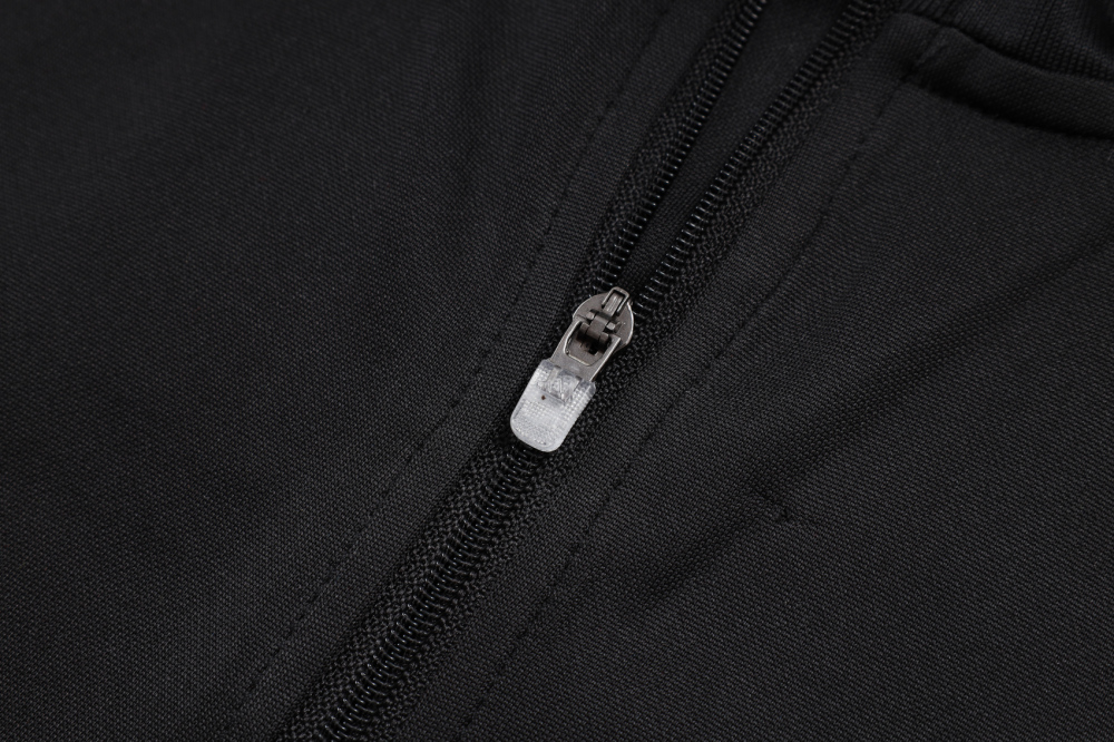 B2579 # _2526 Half Pull German Black