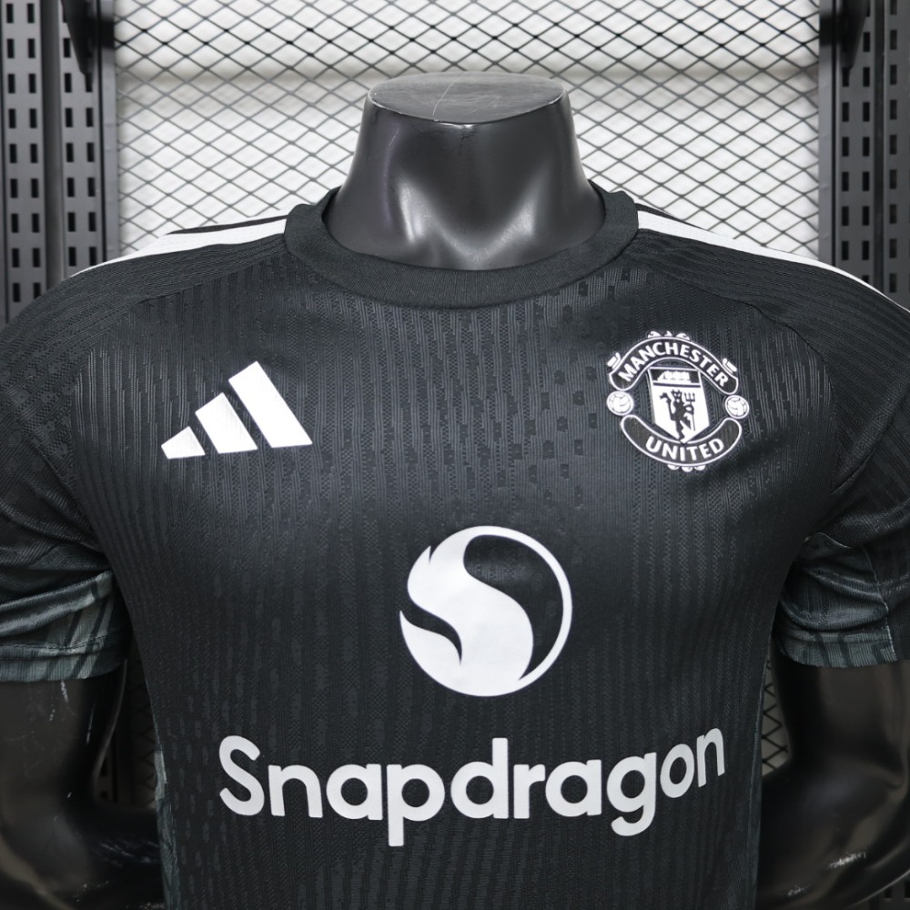 26-27 Manchester United goalkeeper jersey Player version（26-27曼联门将球衣黑色-球员版）