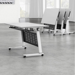 Zusammenklappbarer Konferenztisch