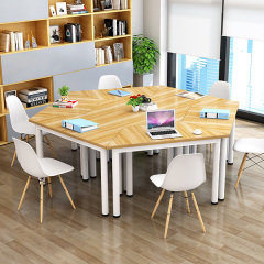 Trapezförmiger Besprechungstisch