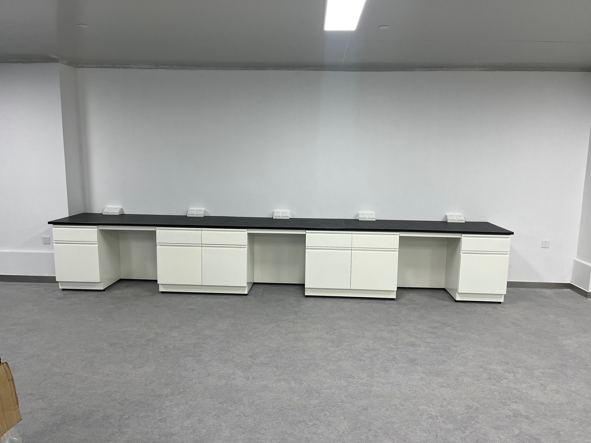Multifunctional Lab Benches Chemical-resistant Metal Laboratory Furniture for Hospital & School Use Ultra-clean Sterile Tables