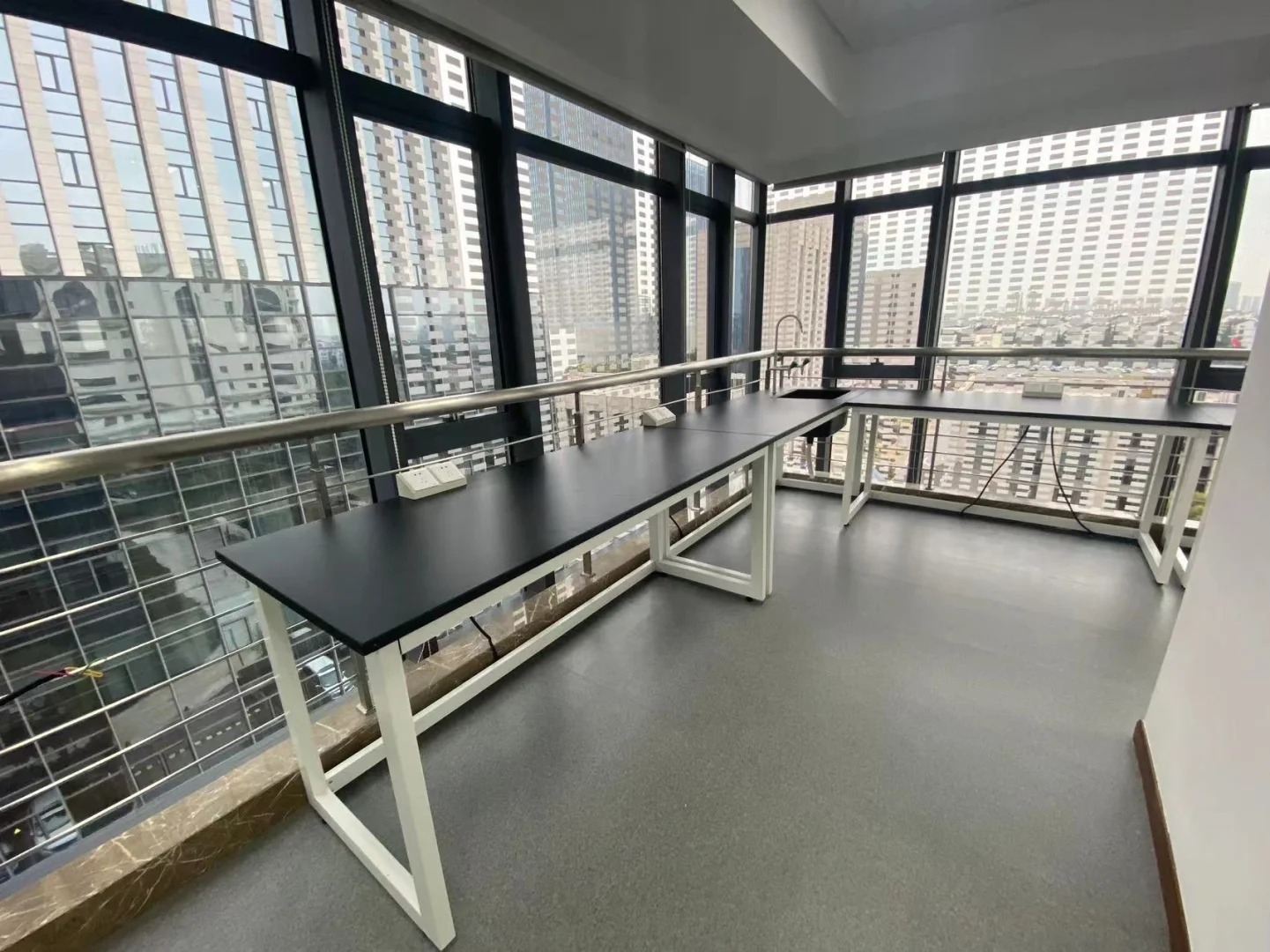 Simple Cheap Price Lab Bench Without Cabinet Easy Move Lab Table in White