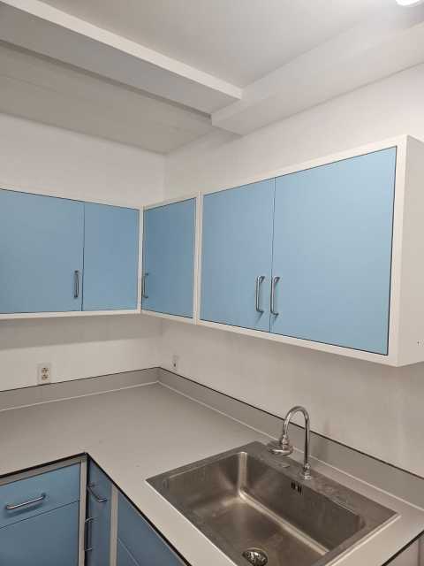 Pharmacy Laboratory Modern Metal Lab Table with Cabinet Storage Laboratory Workbench