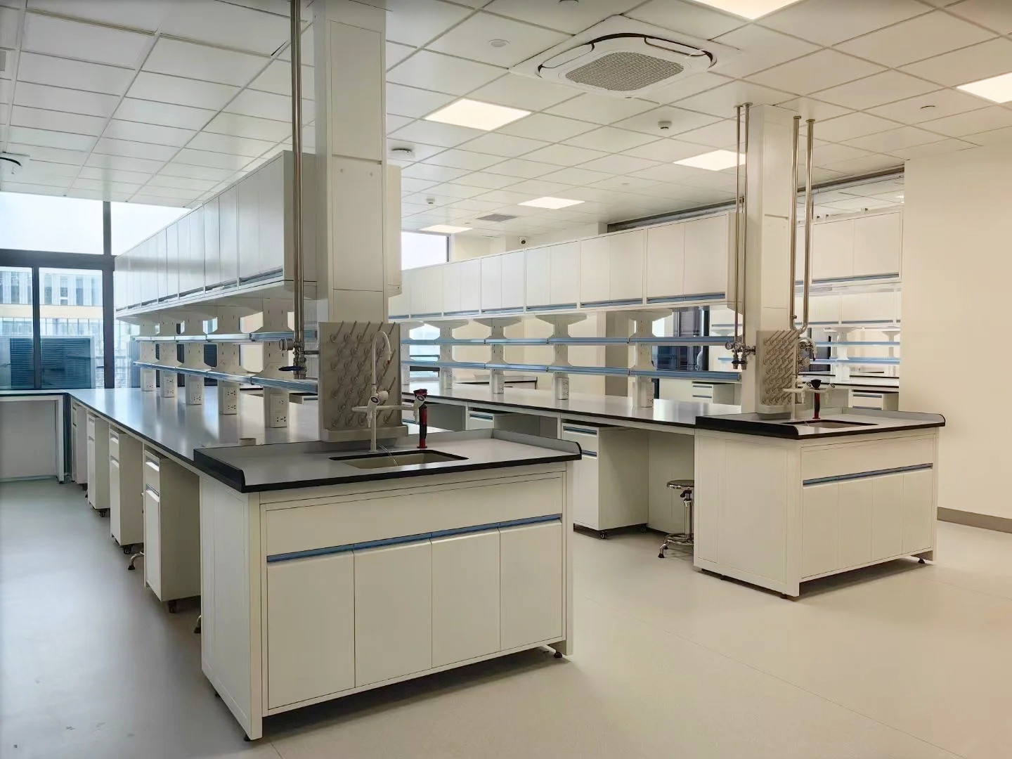 Customized Lab Benches With Reagent Shelf Lab Workstation With Water Sink and Upper Cupboard