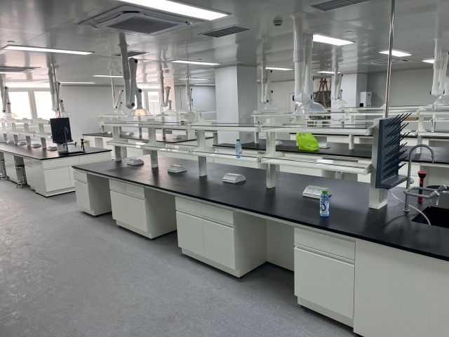 High Quality VitalLab Metal University Science Laboratory Benches Seat Water Sink Phenolic Resin/Epoxy Worktop Modern Furniture