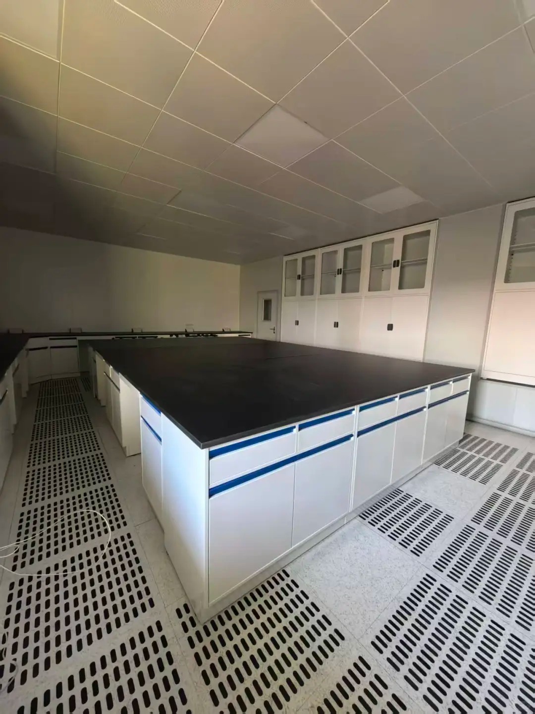 New Design Food Laboratory Island Bench with Tools Drawer Floor Mounted Water Proof Lab Cabinet for Factory Use