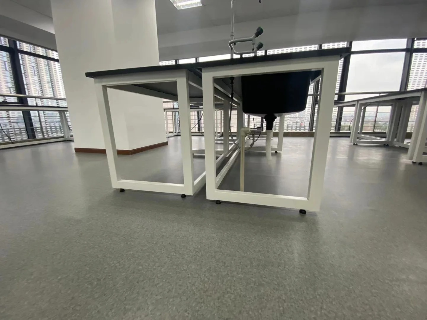 Simple Cheap Price Lab Bench Without Cabinet Easy Move Lab Table in White