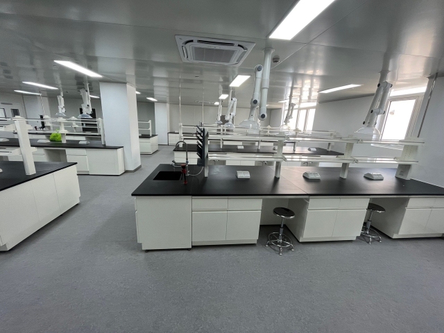 High Quality VitalLab Metal University Science Laboratory Benches Seat Water Sink Phenolic Resin/Epoxy Worktop Modern Furniture