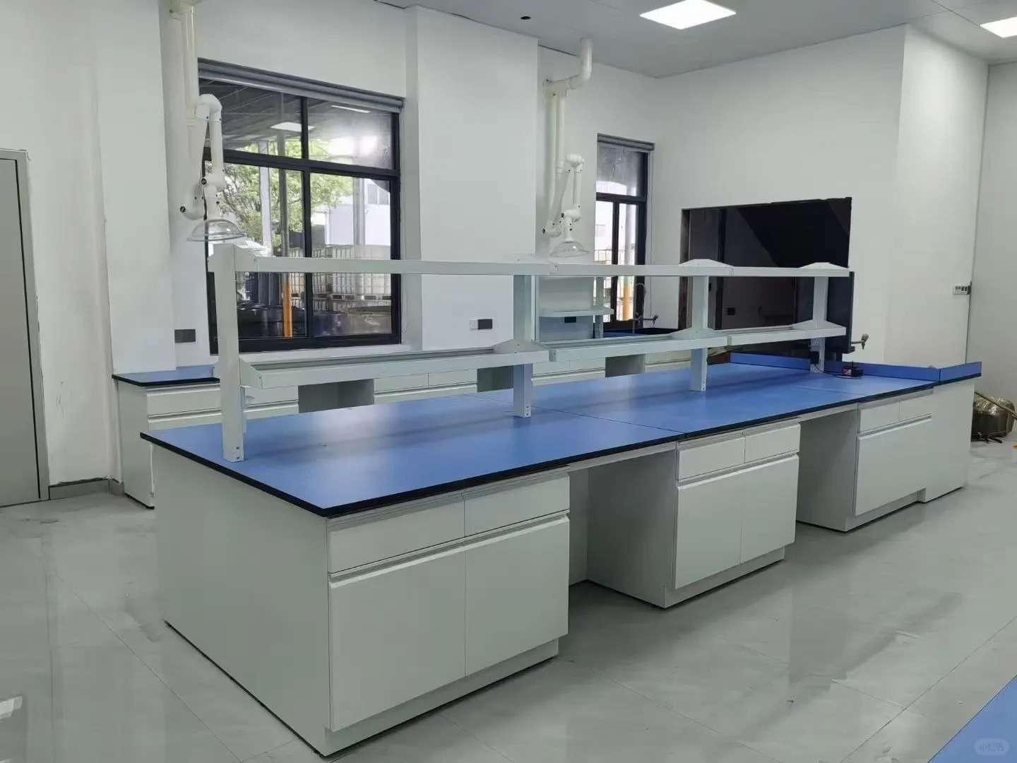 High Quality Metal Laboratory Countertops & Lab Tables Steel Lab Benches with Strong Alkali Resistance Modern Design