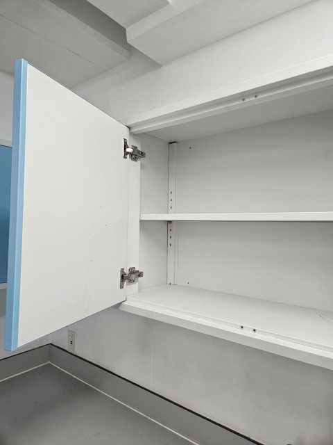 Pharmacy Laboratory Modern Metal Lab Table with Cabinet Storage Laboratory Workbench