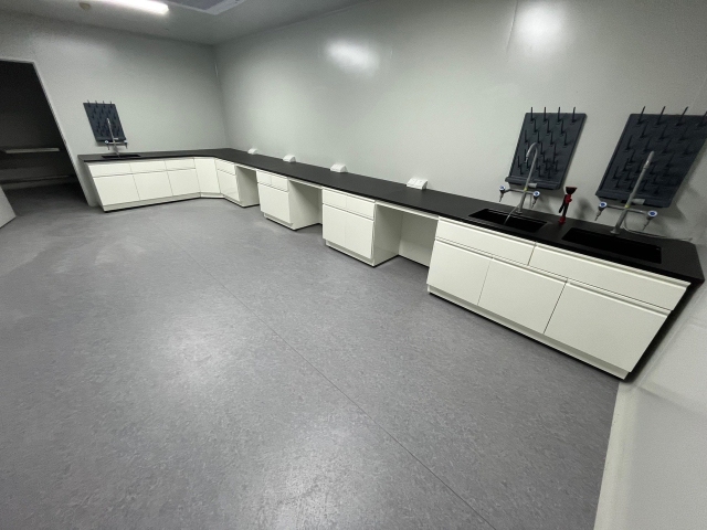 High Quality VitalLab Metal University Science Laboratory Benches Seat Water Sink Phenolic Resin/Epoxy Worktop Modern Furniture