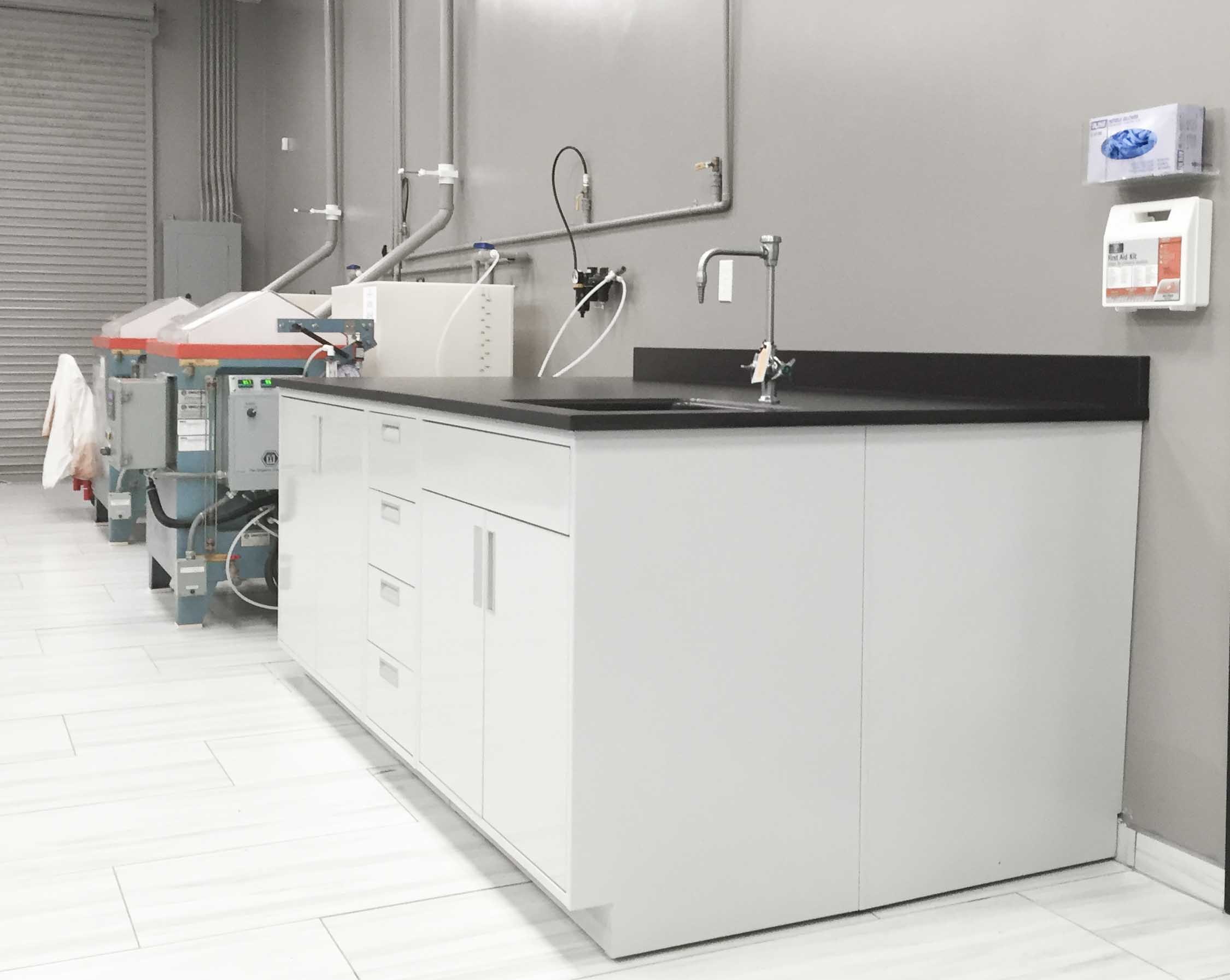 American Style Wall Bench Modern Lab Workstation with Upper Cupboard