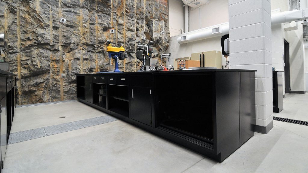 Stainless Steel Worktop Black Color Lab Bench Workstation for Sale