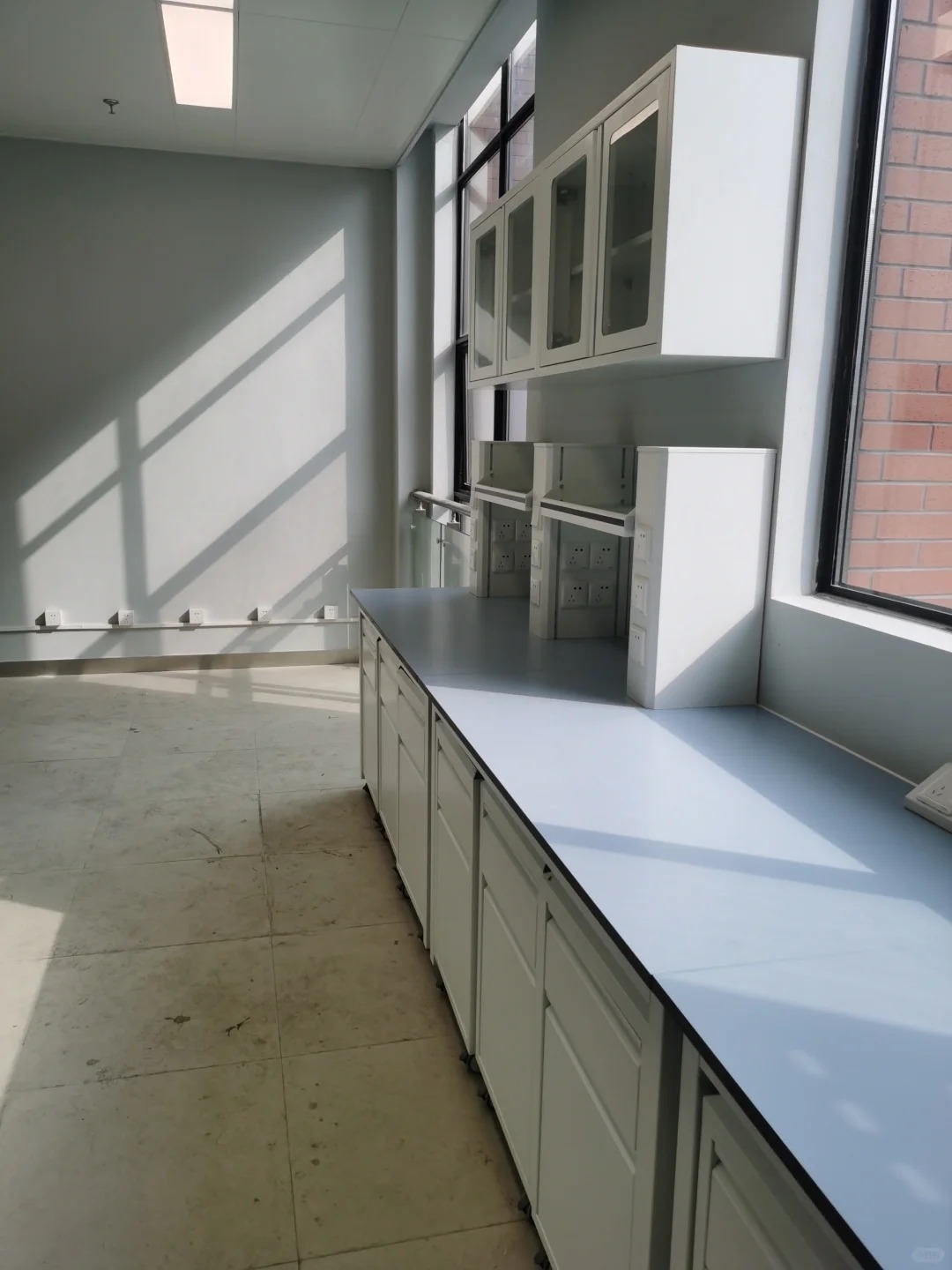 Modular Mobile Laboratory Bench on Wheels Portable Movable Lab Benches