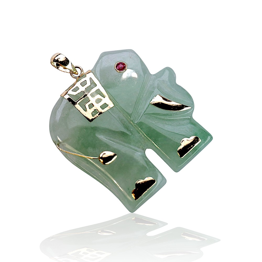 Carved Jade Pendant 039