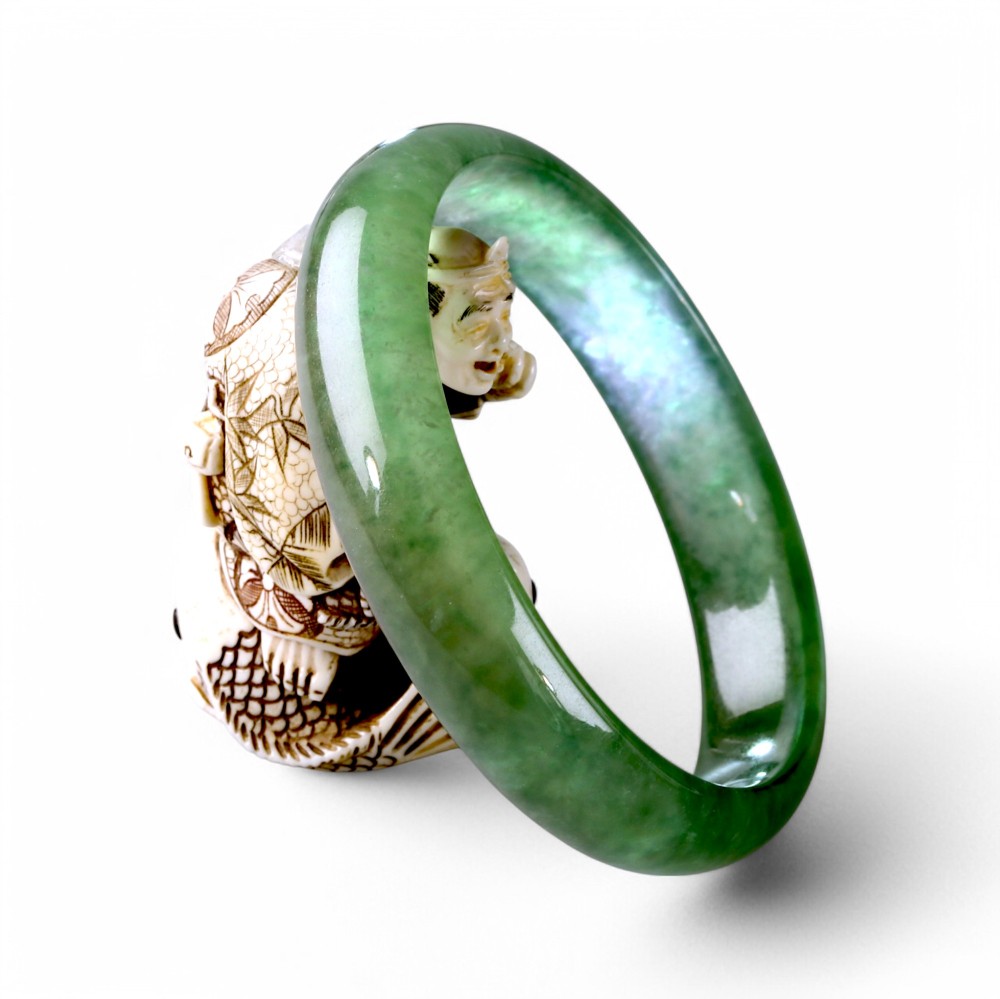 Solid Imperial Green Jade Bangle