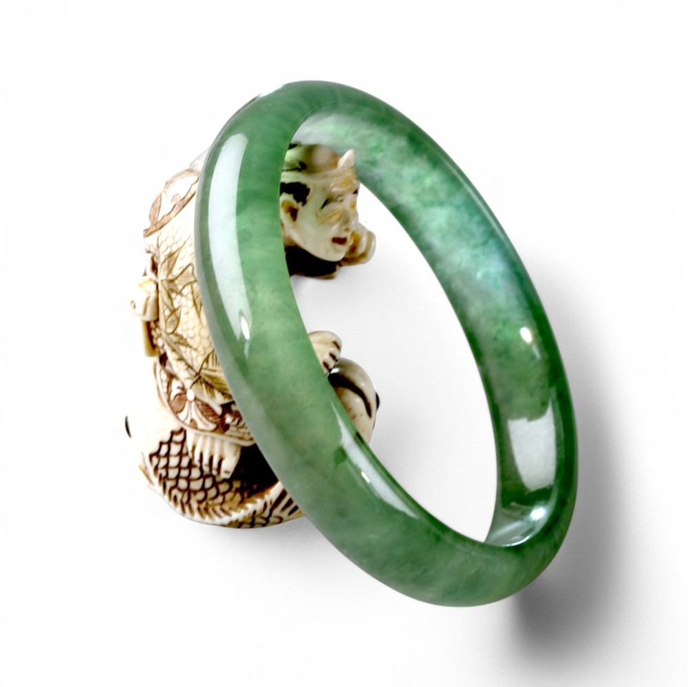 Solid Imperial Green Jade Bangle