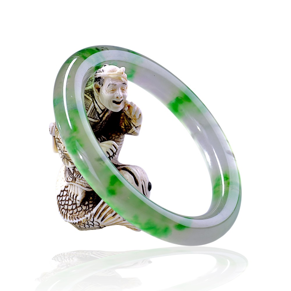 Solid Imperial Green Jade Bangle