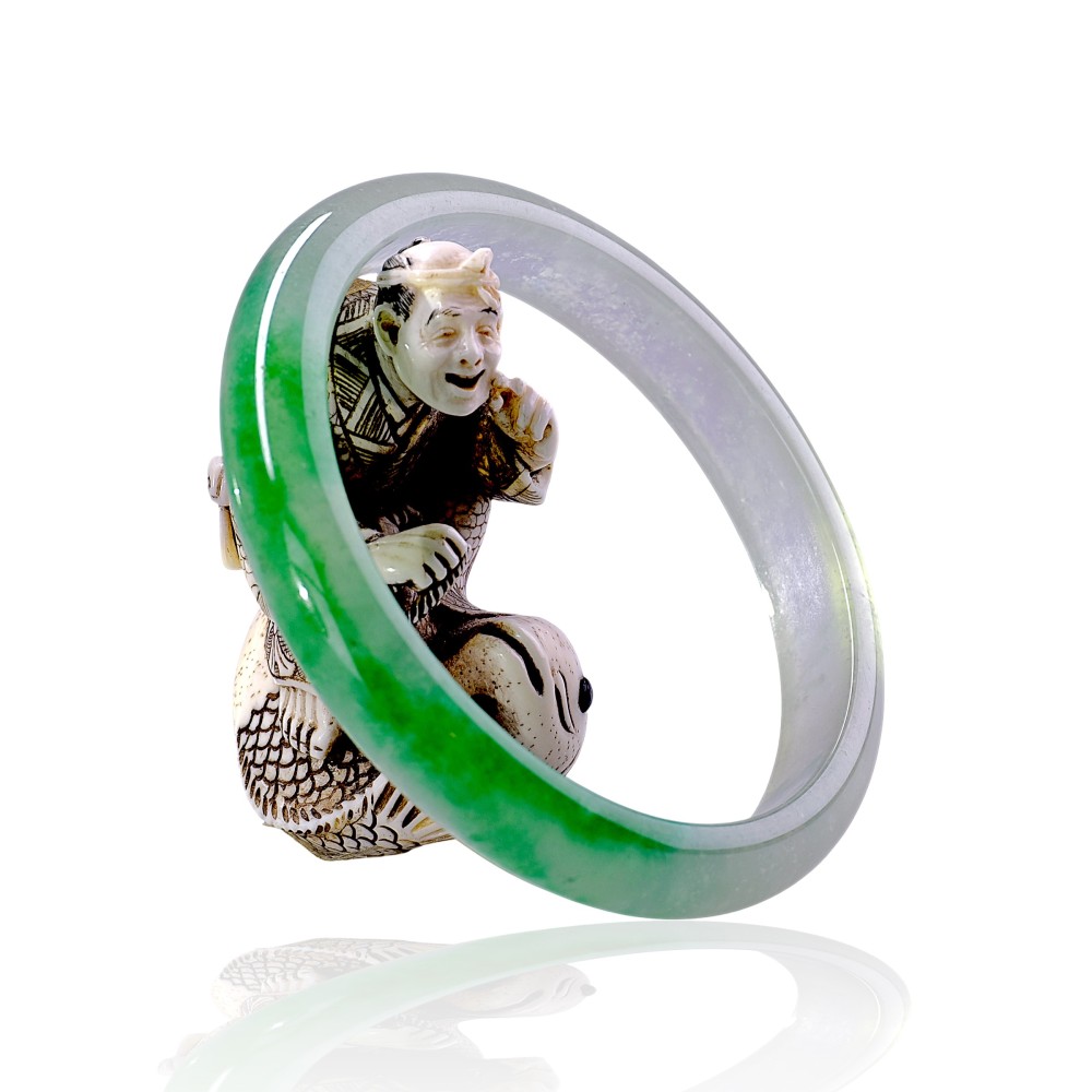 Solid Imperial Green Jade Bangle
