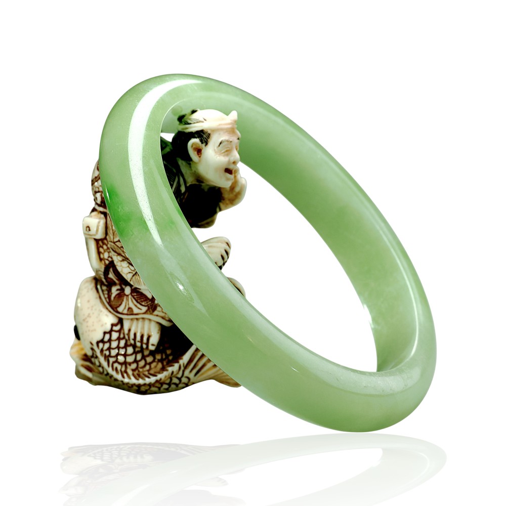 Solid Green Jade Bangle with Inner Diameter 60 to 80 mm